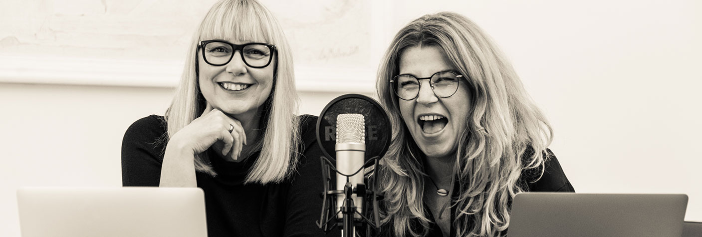 Tanja Lipp & Sandra Schneider bei der Podcast Aufnahme "Schneider & Lipp entFalten"